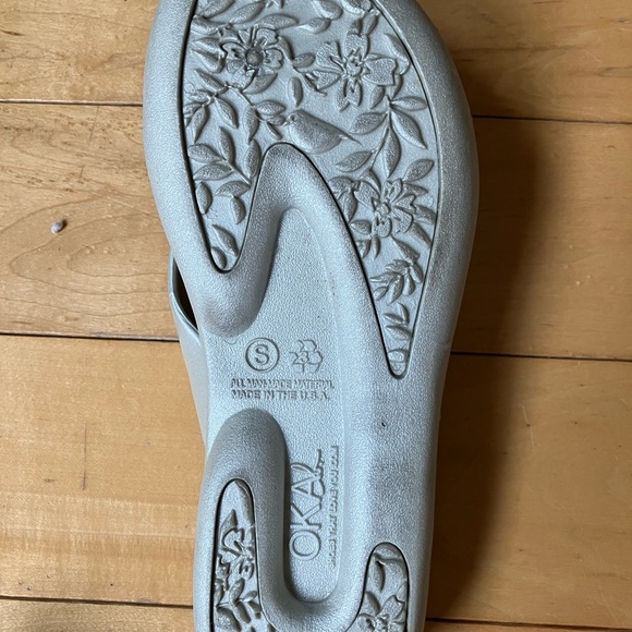 Okab pearl/stone flip flops - Picture 3 of 4